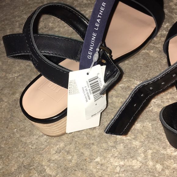 Gap Leather Sandals - Picture 5 of 6